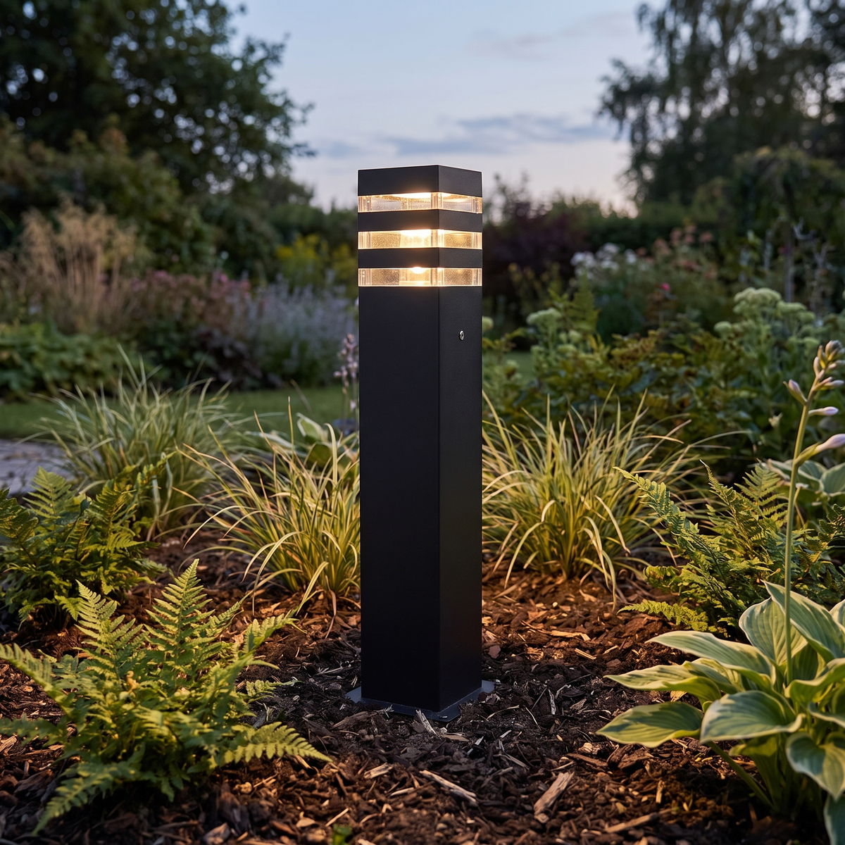 Outdoor light in use - lifestyle