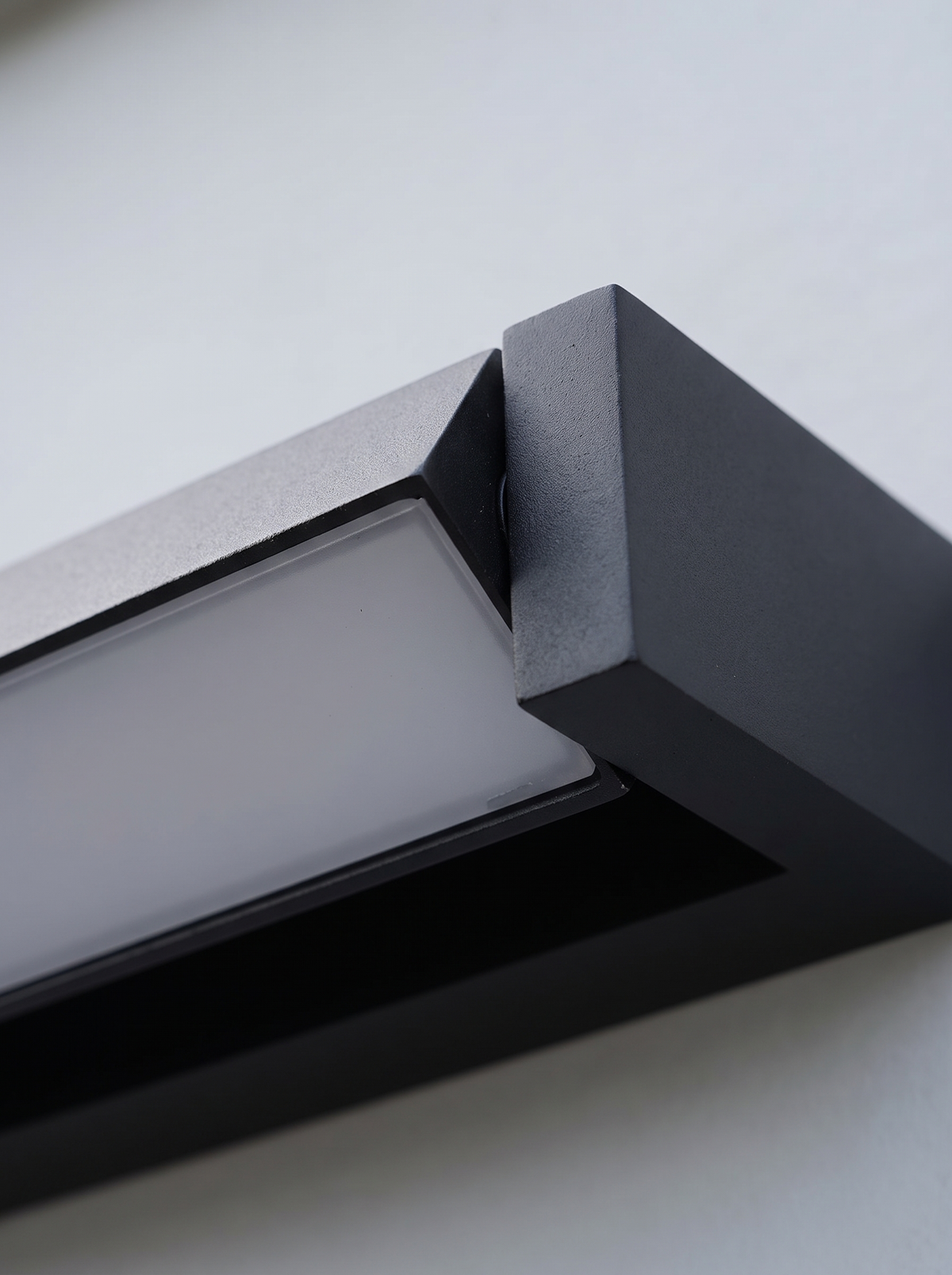 Adjustable Beam Wall Light - detail